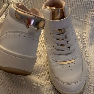 H&M classic style white and rose gold sneaker